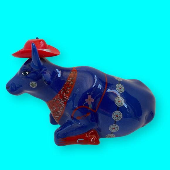 Even Cowgirls Get The Blues, Blue Cow Red Hat 2001 Retired Item #9180 - Picture 3 of 9